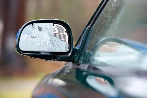 rétroviseur de voiture après un choc avec Carrosserie Cangioni, Propriano, Propriano, Carrosserie Cangioni